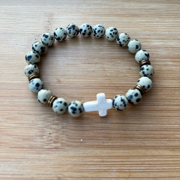 White Cross Dalmatian Jasper Beaded Bracelet - Picture 4 of 9